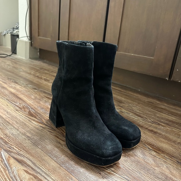 Dolce Vita Black Heeled Ankle Boots - Picture 5 of 6